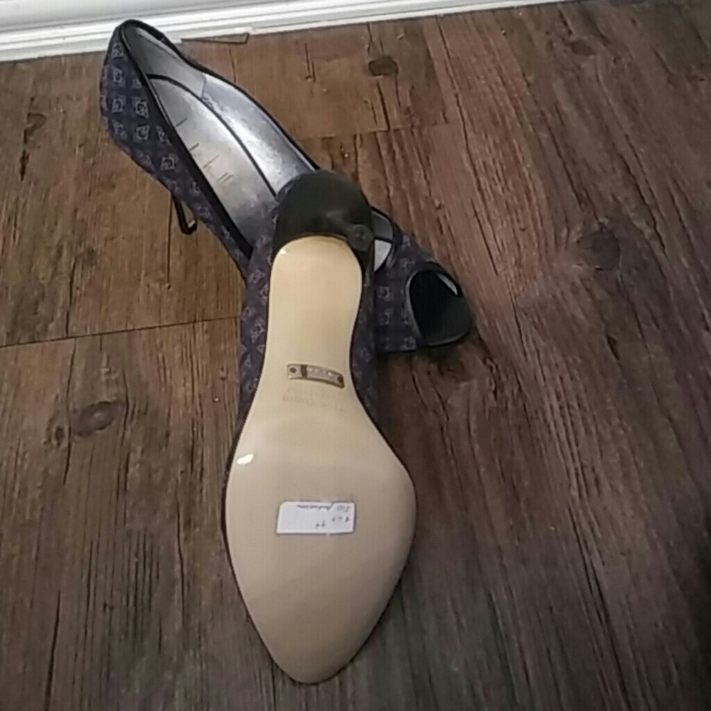 Shoes - Picture 2 of 2
